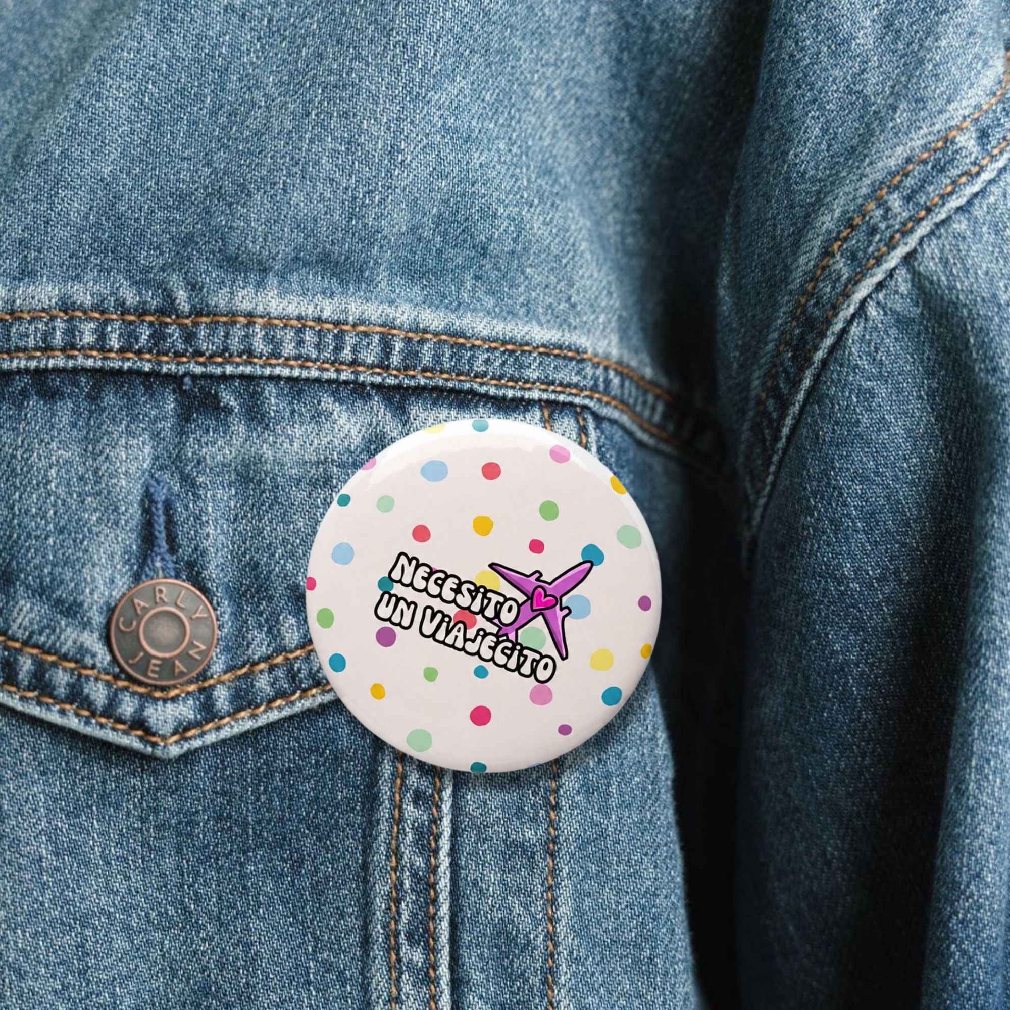 Necesito Un Viajecito Pin Button